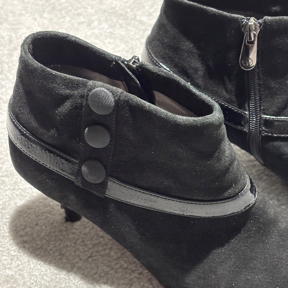 Black suede and leather heeled booties Adrienne Vittadini - Picture 9 of 10